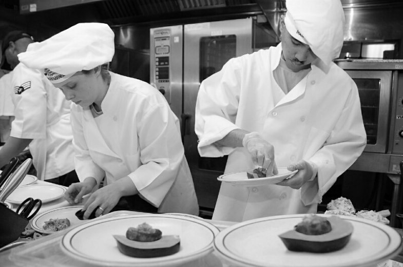 V kuchyni.jpg V kuchyni