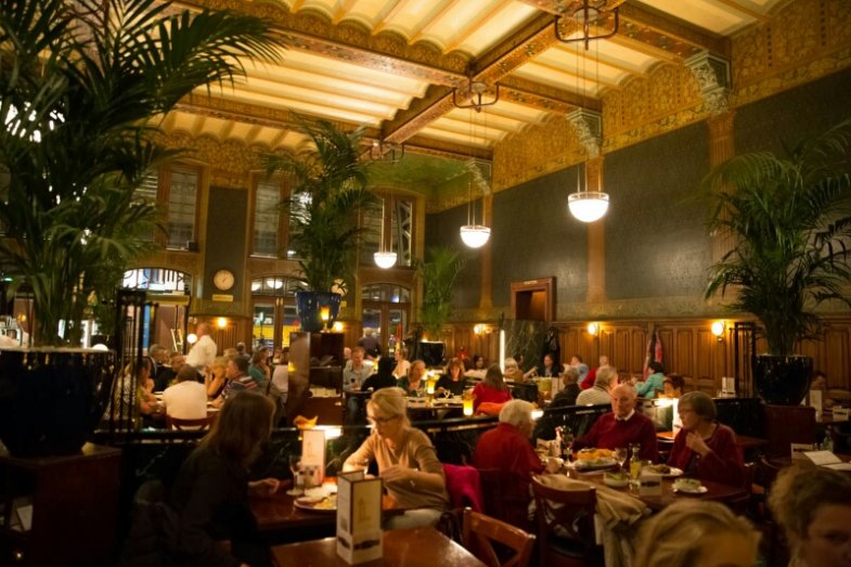 Ams.jpg Amsterdam Centraal, Grand Cafe Restaurant 1e Klas foto ©: Grand Cafe Restaurant 1e Klas