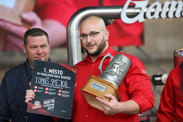Vítězem soutěže Gambrinus Mistr výčepní se stal Tomáš Smejkal z restaurace Ingot ze Žďáru nad Sázavou.jpg Vítězem soutěže Gambrinus Mistr výčepní se stal Tomáš Smejkal z restaurace Ingot ze Žďáru nad Sázavou
