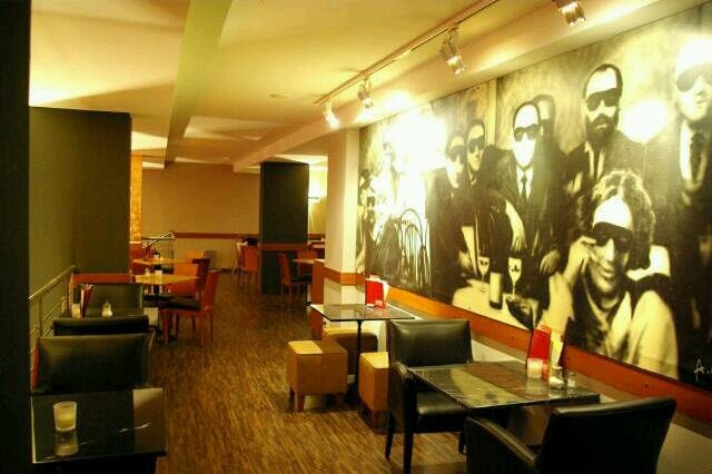 Interiér kavárny Café LebensArt Unter den Linden.jpg Interiér kavárny Café LebensArt Unter den Linden