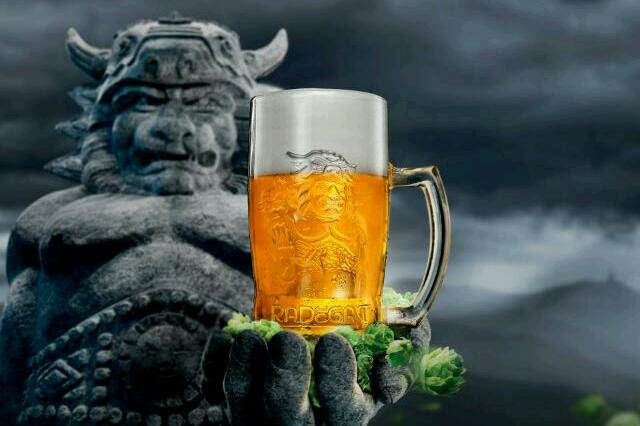 V hospodě umístěné v jedné z bývalých hal Dolních Vítkovic také mohli lidé ochutnat unikátní Radegast Nefiltrovanou 12 V hospodě umístěné v jedné z bývalých hal Dolních Vítkovic také mohli lidé ochutnat unikátní Radegast Nefiltrovanou 12