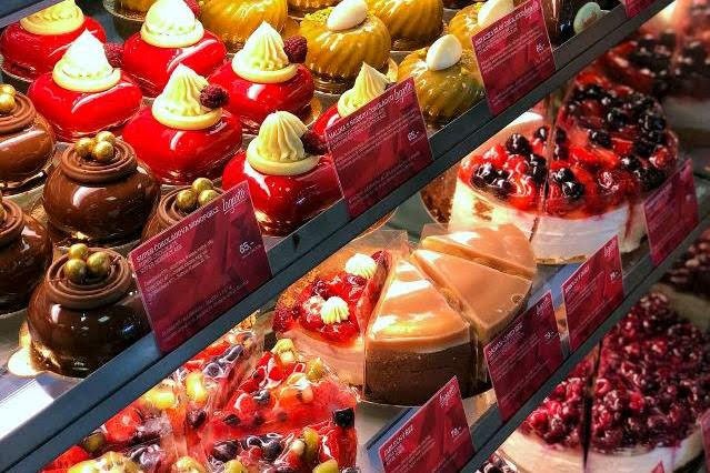 čele Lagarto Cake Factory stojí Dominika Tesařová, šéfcukrářka.jpg Lagarto ukazuje cukrařinu, jaká baví svět