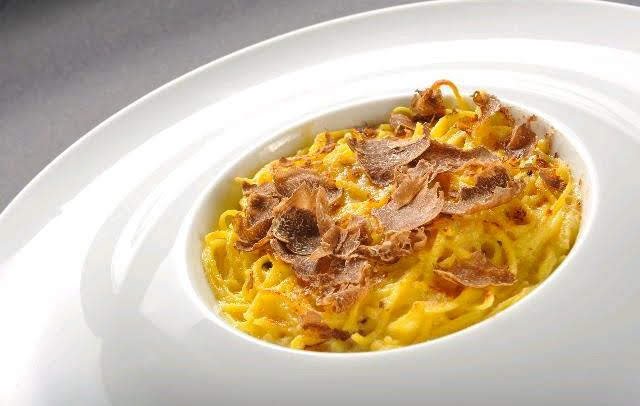 Tajarin těstoviny, bílé lanýže.jpg Tajarin těstoviny, bílé lanýže