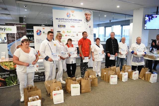 Veřejné stravování má své medailisty.jpg V průběhu víkendu 10. – 11. 11. 2018 se v prostorách Makro akademie v pražských Stodůlkách utkaly o titul Nejlepší kuchař roku ve společném stravování více než tři desítky soutěžících