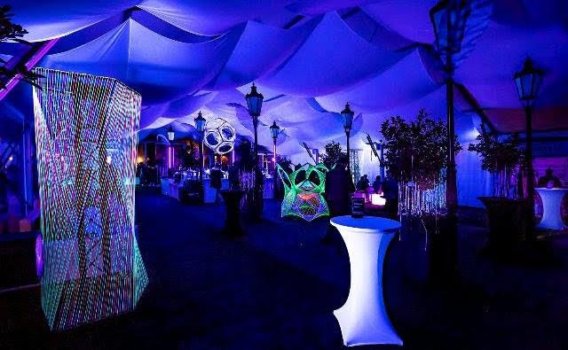 Také ve stanu před Žofín Garden na vás v průběhu silvestrovské noci čeká plno zábavy.jpg Můžete tančit jako blázen až do bílého rána