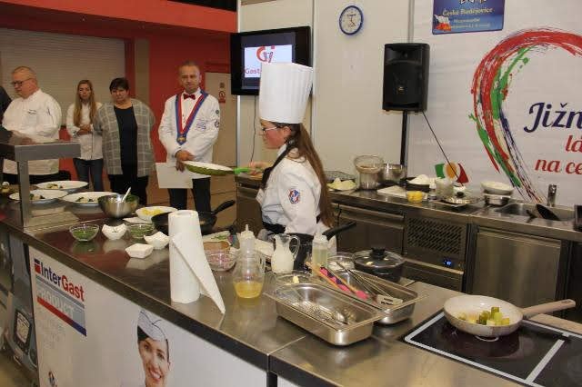 Soutěžící se činili, seč mohli.jpg Soutěžící se činili, seč mohli ?