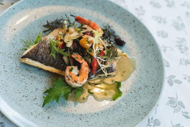 Výborné ohlasy mají také na krevety pečené na chilli a česneku.jpg Výborné ohlasy mají také na krevety pečené na chilli a česneku