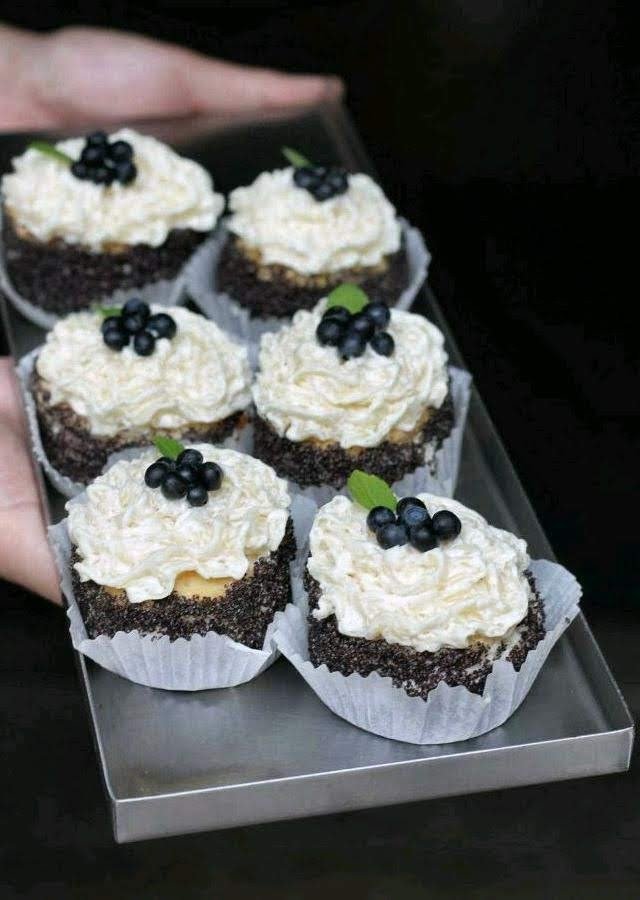 Předvánoční nabídku dvou tvarůžkových cukráren rozšířil i moučník Mouřenín.jpg Předvánoční nabídku dvou tvarůžkových cukráren rozšířil i moučník Mouřenín