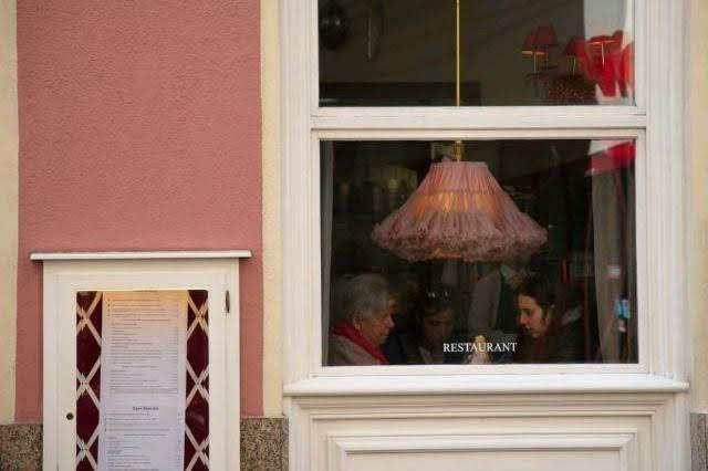 Café Diglas tu stojí od roku 1923, ale jméno Diglas zná vídeňská gastronomie dokonce už od roku 1875 Café Diglas tu stojí od roku 1923, ale jméno Diglas zná vídeňská gastronomie dokonce už od roku 1875