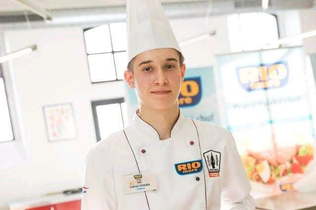 Na třetím místě, ohodnoceném poukazem na 3 000 Kč, se umístil Lukáš Záruba ze Znojma Na třetím místě, ohodnoceném poukazem na 3 000 Kč, se umístil Lukáš Záruba ze Znojma