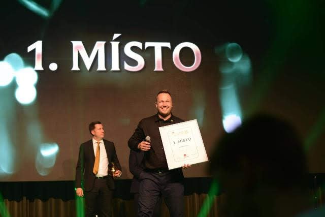 Richard si vítězství jaksepatří užil.jpg Richard si vítězství jaksepatří užil ?