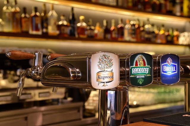 V restauraci Tusto mají i tankový Radegast.jpg V restauraci Tusto mají i tankový Radegast ?