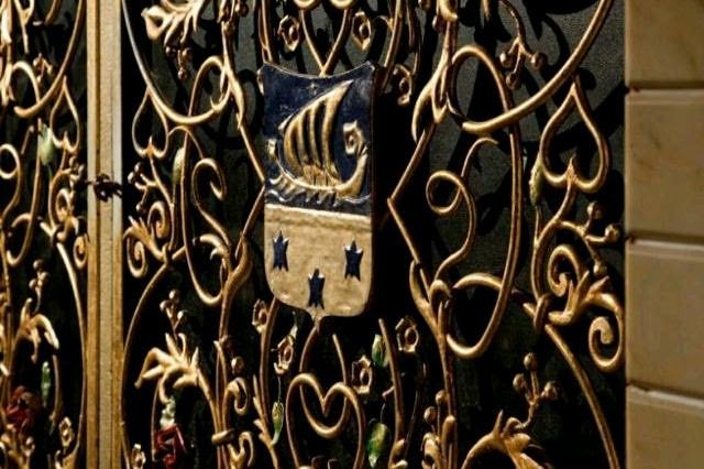 rps20181219_095456_752.jpg Restaurace Alcron, krbová mříž s plachetnicí, současný stav