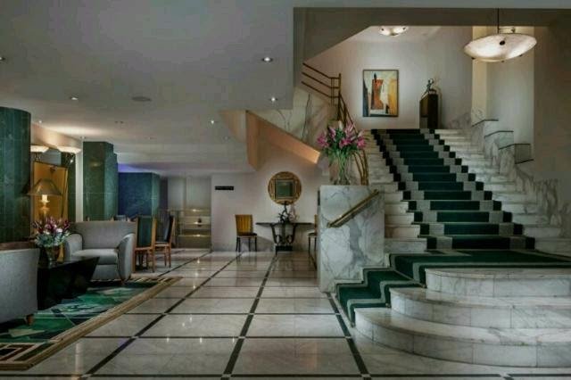 Radisson Blu Alcron Hotel, schodiště, současný stav.jpg Radisson Blu Alcron Hotel, schodiště, současný stav