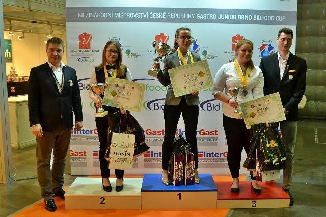 Jako druhá se v soutěži umístila Barbora Kociánová ze SSŠG Svídnická a na třetím místě skončila Eliška Doušková ze SŠHG Praha-Klánovice.jpg Jako druhá se v soutěži umístila Barbora Kociánová ze SSŠG Svídnická a na třetím místě skončila Eliška Doušková ze SŠHG Praha-Klánovice