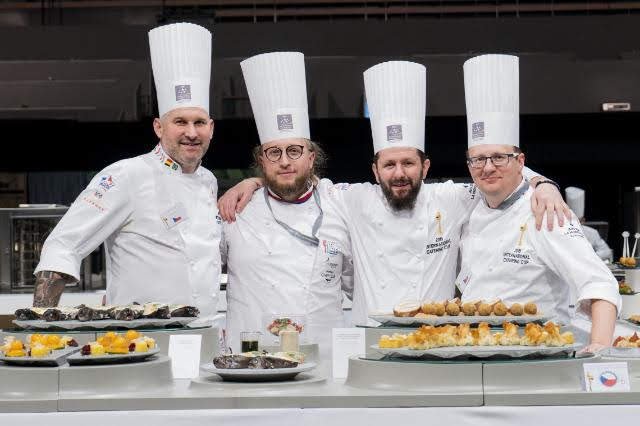 Český tým získal v Lyonu cenu za nejlepší jídlo z vepřového.jpg Český tým získal v Lyonu cenu za nejlepší jídlo z vepřového