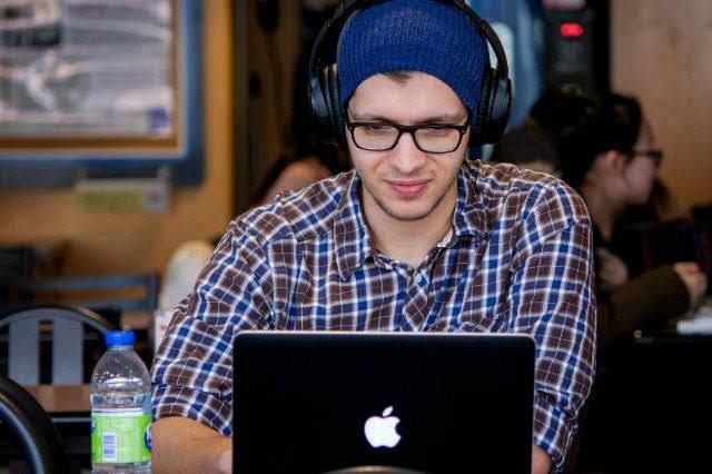 Berlínská restaurace Frühsammers čelí útoku vyděračů.jpg Berlínská restaurace Frühsammers čelí útoku vyděračů