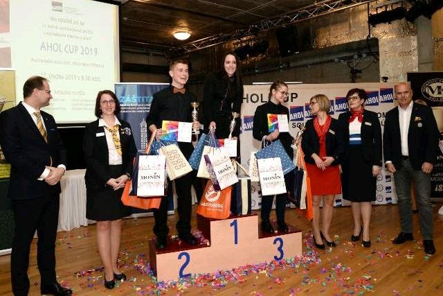 Z vítězství se v Ostravě radovala Nikola Varvařovská (SŠ Charbulova Brno) se svým drinkem Cherry Bomb.jpg Z vítězství se v Ostravě radovala Nikola Varvařovská (SŠ Charbulova Brno) se svým drinkem Cherry Bomb