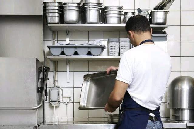 Mytí nádobí, ilustrační fotografie.jpg Mytí nádobí, ilustrační fotografie