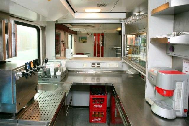 Německý reportér na adresu jídelního vozu ve vlaku ČD nešetří superlativy.jpg Německý reportér na adresu jídelního vozu ve vlaku ČD nešetří superlativy