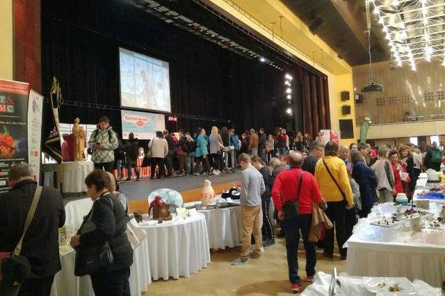 V Hradci se zase všichni sešli.jpg V Hradci se zase všichni sešli