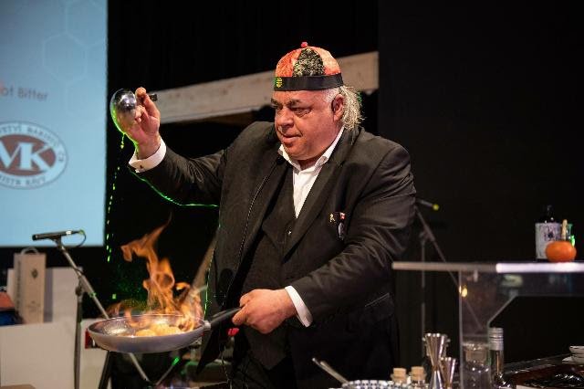 Tradiční výroční konference České barmanské asociace v novém kabátě.jpg Tradiční výroční konference České barmanské asociace v novém kabátě