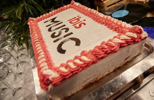 V ibis Praha Old Town se koncert uskutečnil 25. dubna.jpg V ibis Praha Old Town se koncert uskutečnil 25. dubna