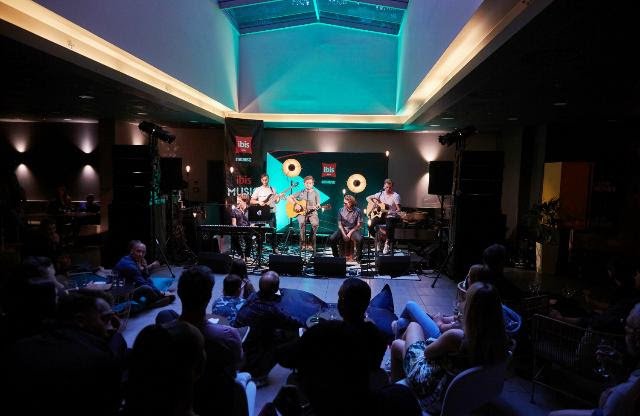 V ibis Praha Old Town se koncert uskutečnil 25. dubna.jpg V ibis Praha Old Town se koncert uskutečnil 25. dubna