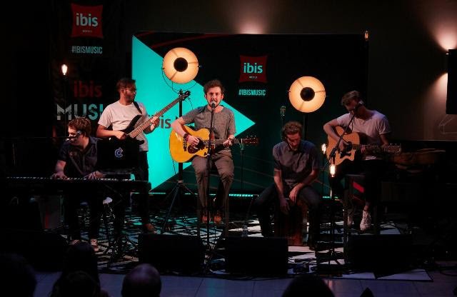 V ibis Praha Old Town se koncert uskutečnil 25. dubna.jpg V ibis Praha Old Town se koncert uskutečnil 25. dubna