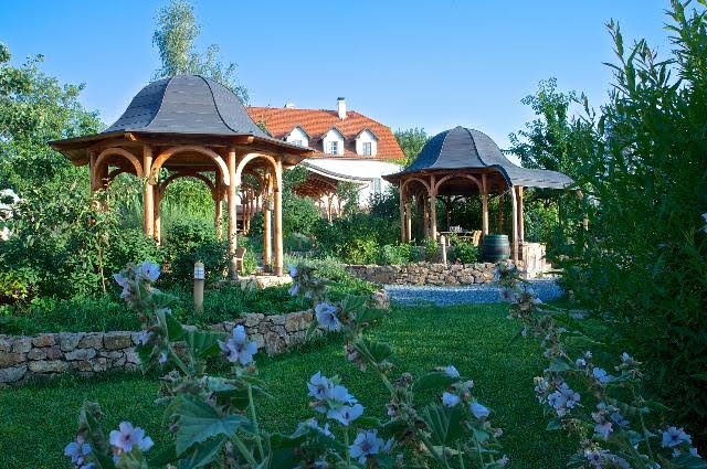 Babiččina zahrada otevřela svoji zahrádka.jpg Babiččina zahrada otevřela svoji zahrádka