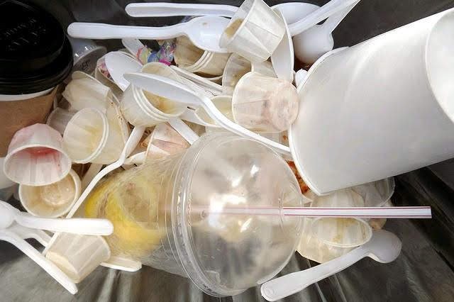 Obaly, ilustrační fotografie.jpg Obaly, ilustrační fotografie