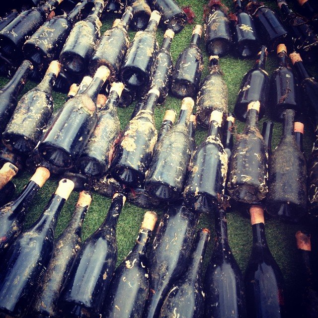 Španělští vinaři nechávají víno zrát na mořském dně.jpg Španělští vinaři nechávají víno zrát na mořském dně