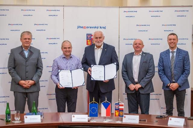 Jihomoravský kraj bude v roce 2020 hostit nejprestižnější mezinárodní soutěž vín Concours Mondial de Bruxelles (CMB).jpg Jihomoravský kraj bude v roce 2020 hostit nejprestižnější mezinárodní soutěž vín Concours Mondial de Bruxelles (CMB)