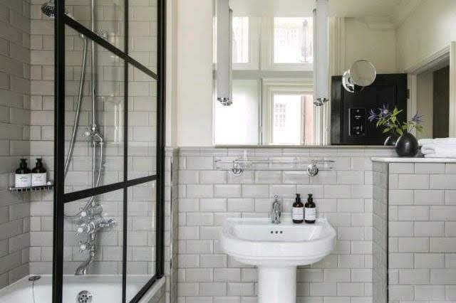 Hotelová koupelna, Ilustrační fotografie.jpg Hotelová koupelna, Ilustrační fotografie