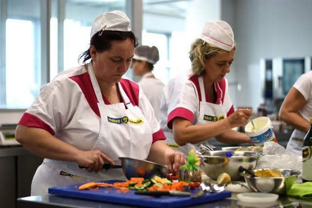 Na konci srpna proběhl v prostorách MAKRO Akademie 2. ročník soutěže Nejlepší kuchař roku ve společném stravování.jpg Na konci srpna proběhl v prostorách MAKRO Akademie 2. ročník soutěže Nejlepší kuchař roku ve společném stravování