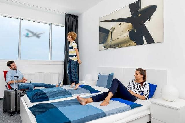 Pražské letiště dnes otevřelo nový hotel AeroRooms Pražské letiště dnes otevřelo nový hotel AeroRooms
