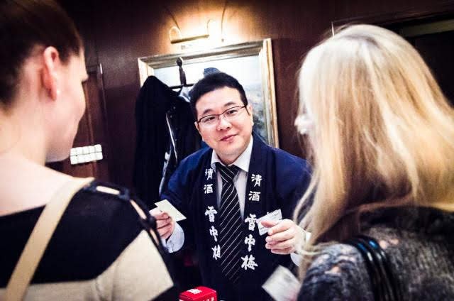 Japonci Čechy neúnavně učí pít sake.jpg Japonci Čechy neúnavně učí pít sake