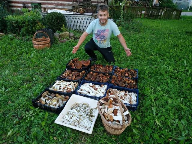 Martin a jeho houby.jpg Martin a jeho houby