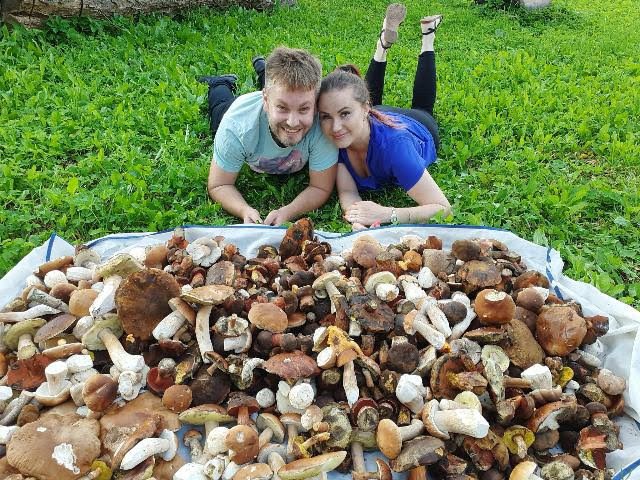 Martin, jeho přítelkyně a jejich houby.jpg Martin, jeho přítelkyně a jejich houby