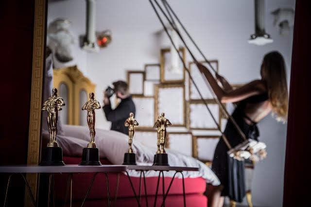 Z fotky těžko poznat, jakému filmu je věnován třeba tenhle pokoj, možná napoví Oskaři.jpg Z fotky těžko poznat, jakému filmu je věnován třeba tenhle pokoj, možná napoví Oskaři