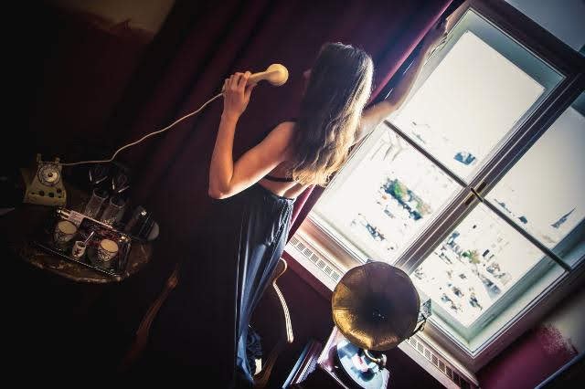 Prostě nejsme experti, Snídaně u Tiffanyho?.jpg Prostě nejsme experti, Snídaně u Tiffanyho?