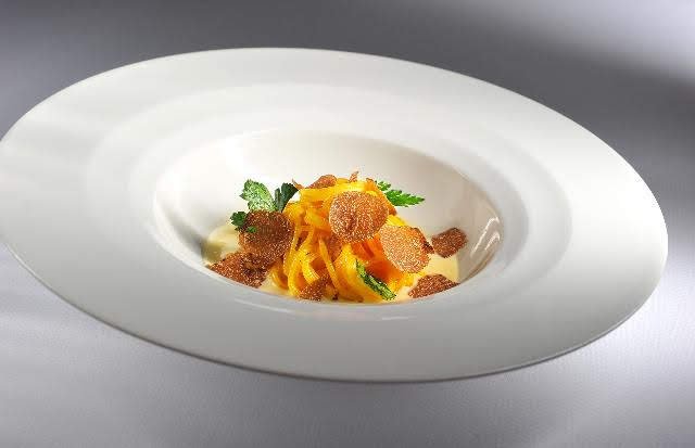 Tajarin těstoviny, bílé lanýže.jpg Tajarin těstoviny, bílé lanýže