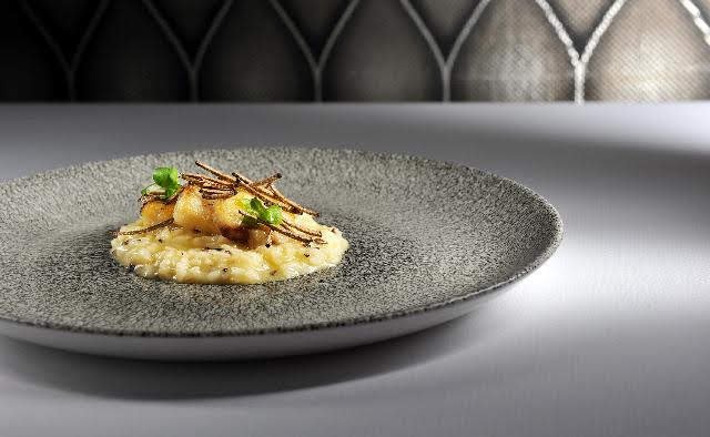 Mořský ďas, rizoto, černé lanýže.jpg Mořský ďas, rizoto, černé lanýže