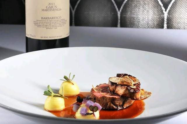 Telecí svíčková, foie gras, topinamburové pyré, lanýžová omáčka, bílé lanýže.jpg Telecí svíčková, foie gras, topinamburové pyré, lanýžová omáčka, bílé lanýže