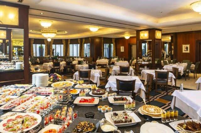 Brunch v restauraci La Rotonde.jpg Brunch v restauraci La Rotonde