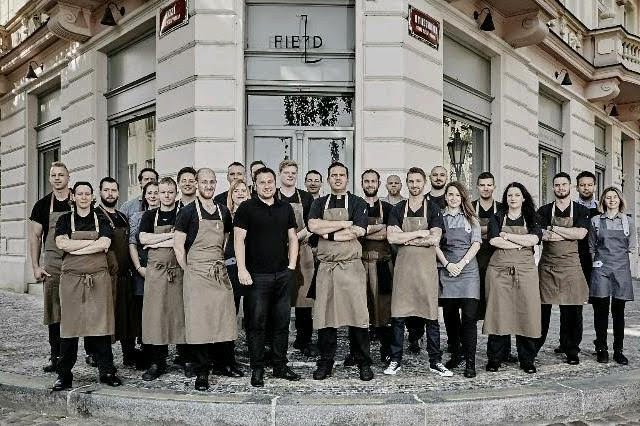 Personál restaurace Field.jpg Personál restaurace Field