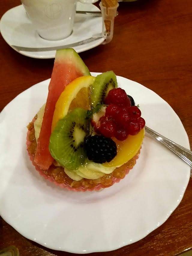 Sladkosti z cukrárny Bristolka.jpg Sladkosti z cukrárny Bristolka