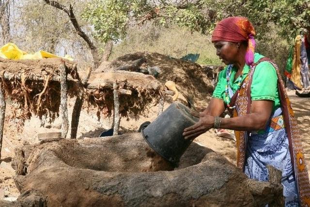Sběr a výroba posvátné soli Baleni.jpg Sběr a výroba posvátné soli Baleni