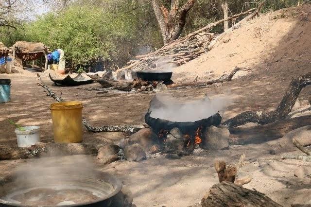 Sběr a výroba posvátné soli Baleni.jpg Sběr a výroba posvátné soli Baleni