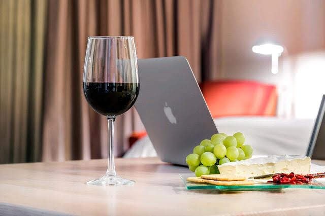 Hotelový pokoj.jpg Hotelový pokoj